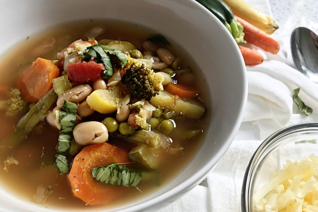 Delicious vegetable soup recipe - The Everyday Mom Life