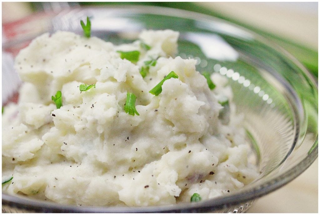 Sour Cream and Chive mashed potatoes - The Everyday Mom Life